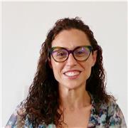 Profesor imparte materias de sociales, preparación de entrevista y pruebas de personalidad